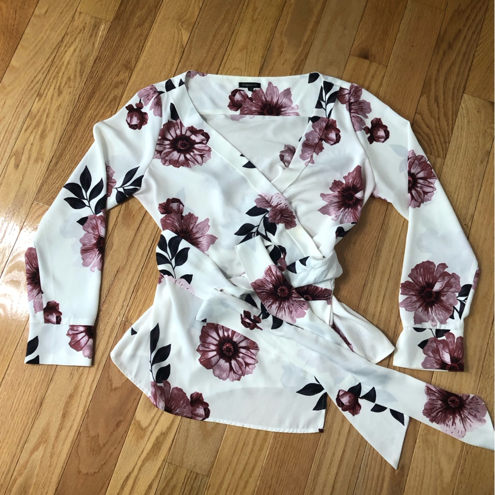 DYNAMITE Flower printed Surplice Neck Belted Blouse. Size Large